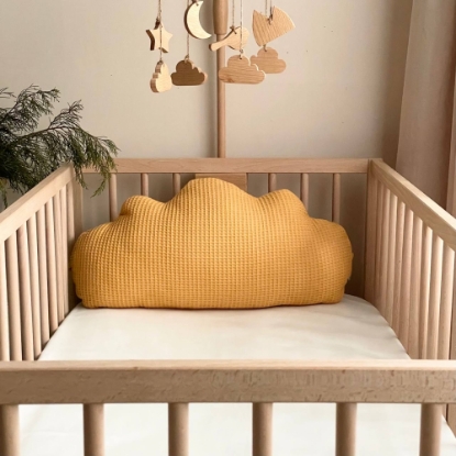 Pernă decorativă pentru pătuț bebe din țesătură cu model vafe, Norisor galben muștar